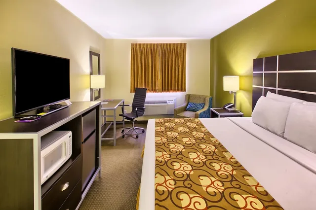 غرفة بسرير كوين لذوي الإعاقة، Country Hearth Inn Knightdale Raleigh 3/5