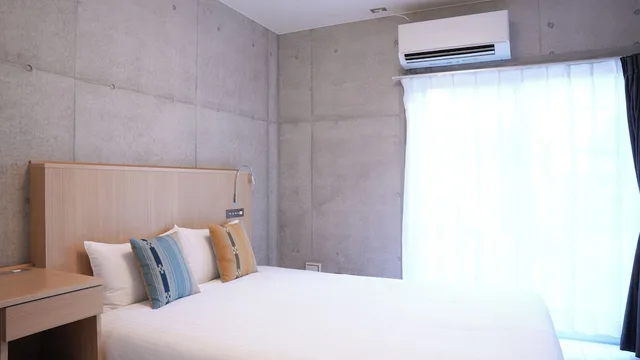 غرفة بسرير مزدوج بمطبخ مع دخول الصالة، The Breakfast Hotel Porto Ishigaki 8/10