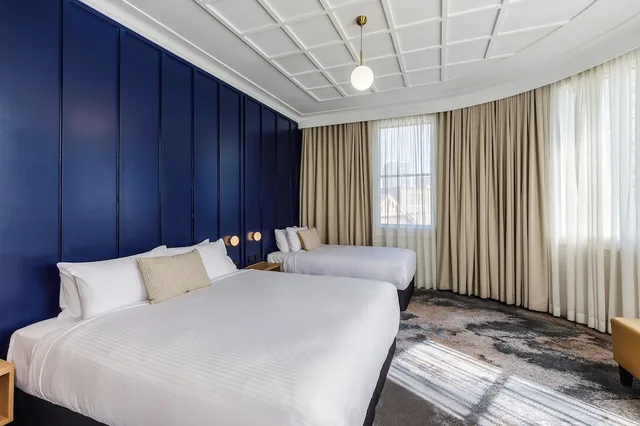 غرفة سوبيريور بسرير كينج وسرير فردي، Royal Exhibition Hotel 4/4