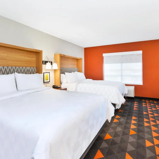 جناح بسرير كوين لذوي الإعاقة، Holiday Inn & Suites Toledo Southwest - Perrysburg 1/3
