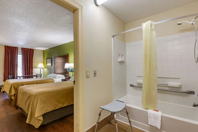 غرفة بسريرين مزدوجين، Econo Lodge Fayetteville, NC 4/4