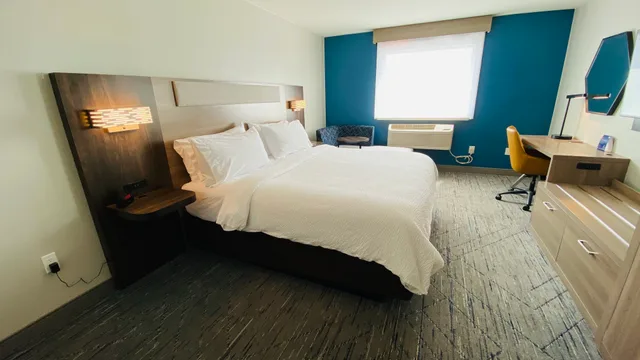 غرفة قياسية بسرير كينج، Bluffton Inn & Suites 1/2