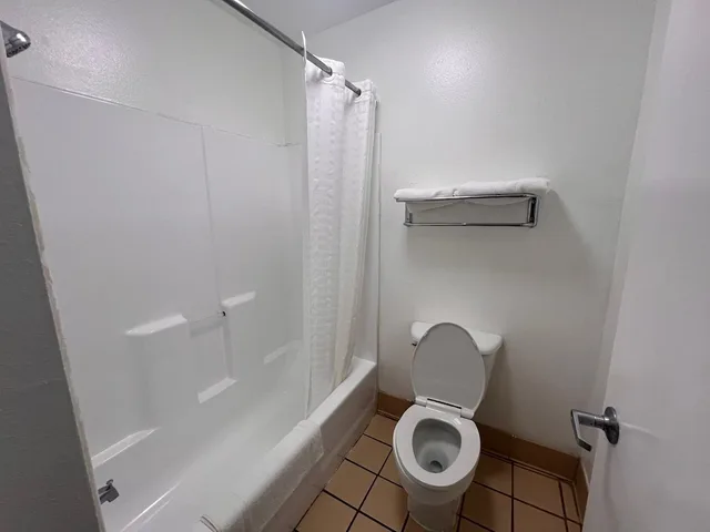 2 Full Beds Non-Smoking، Budget inn by Oyo San Augustine 7/9