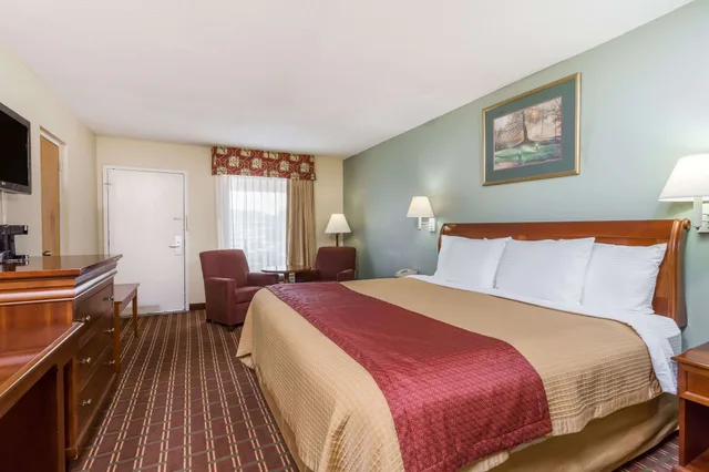 غرفة قياسية بسرير كينج، Red Roof Inn Orangeburg 1/1