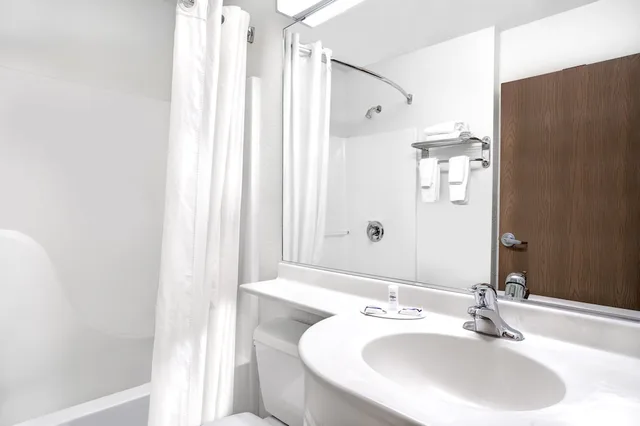 جناح بسرير كوين، Microtel Inn & Suites by Wyndham Mankato 3/3