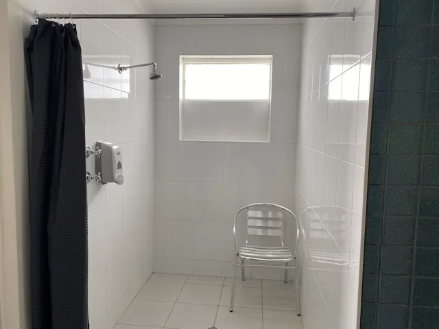 غرفة تقليدية بسرير كوين وسرير فردي بغرفتي نوم، The Hahndorf Old Mill Motel 2/2