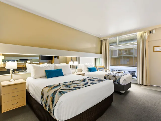 غرفة ديلوكس بسرير كوين وسرير فردي، Comfort Inn and Suites Lakes Entrance 4/6