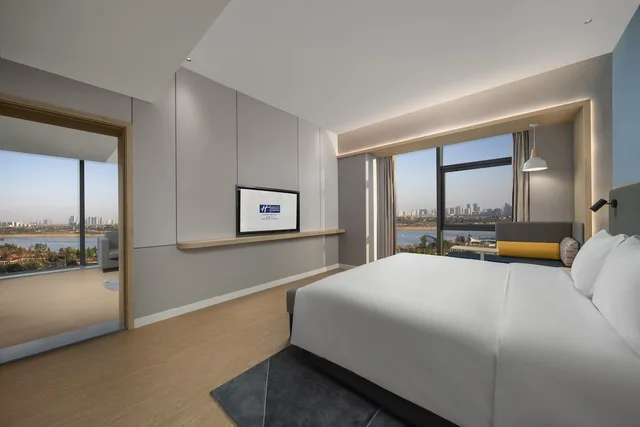 جناح بسرير كينج بإطلالة على النهر بغرفة نوم واحدة، Holiday Inn Express Nanchang Riverside 2/3