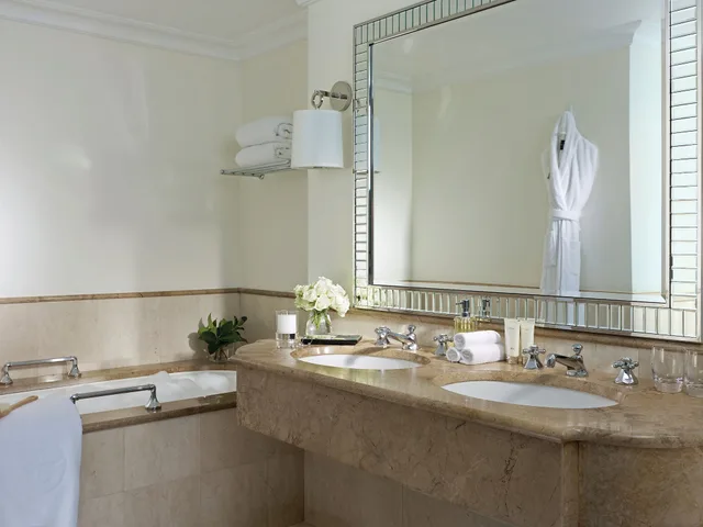 1 Bedroom, Harbor, Suite, King Bed, Terrace، The Langham Sydney 3/4
