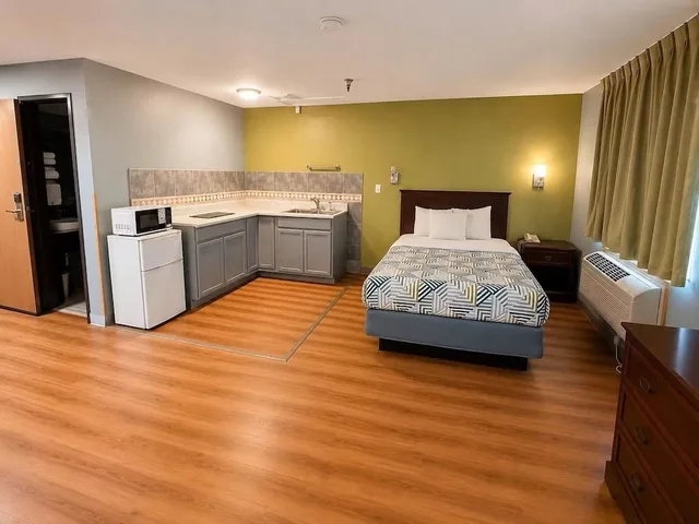 غرفة قياسية بسريرين مزدوجين بمطبخ، Motel6 Morehead, KY 1/7