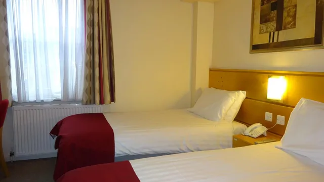 غرفة بسريرين منفصلين، Americana Hotel 2/5