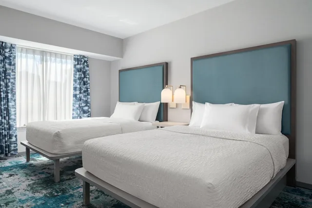 2 Bedrooms, Premier, Suite, 1 King and 2 Queen Beds, 2 Bathrooms, Sofa، Homewood Suites By Hilton Williamsburg 5/5