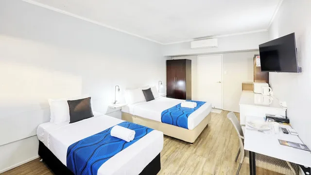 غرفة ديلوكس بسرير كوين وسرير فردي، TROPICAL GATEWAY MOTOR INN 1/6