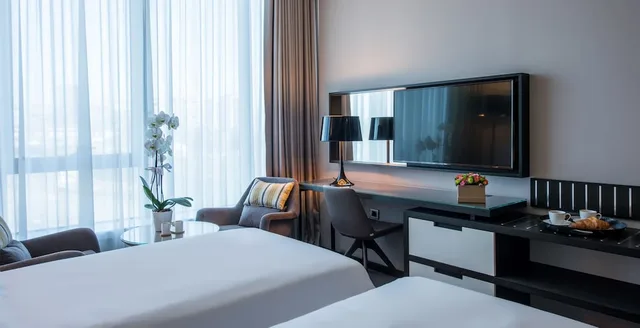 Centro, Suite, King Bed, Corner, Centro Westside Rotana 5/8