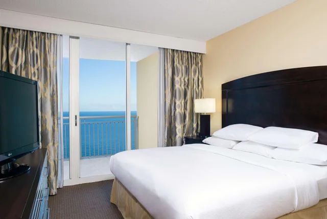 جناح بإطلالة على البحر بشرفة، Doubletree By Hilton Ocean Point Resort – North Miami Beach 2/6