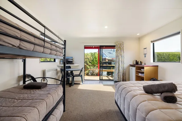 كابينة بسرير مزدوج وسرير فردي وسرير بطابقين، Kaikoura TOP 10 Holiday Park 1/7