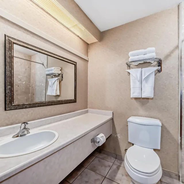 Loft, Suite, King Bed, Queen Bed، Stony Plain Inn & Suites 3/5