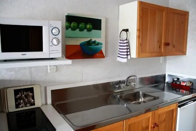 غرفة بريميوم بسرير مزدوج وسرير فردي بغرفة نوم واحدة، Kerikeri Court Motel 7/10