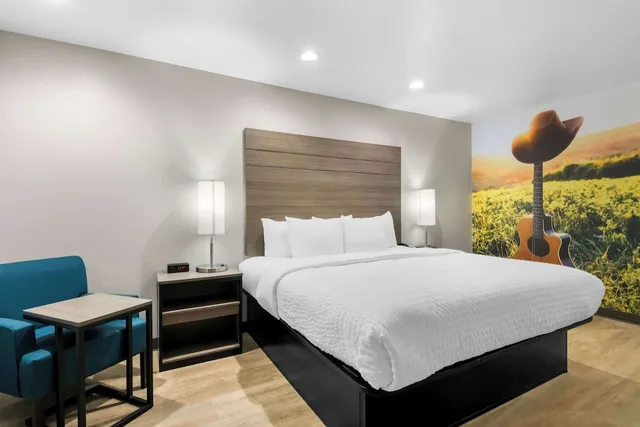 غرفة بسرير كينج، Clarion Pointe Fort Worth East - Arlington 1/4