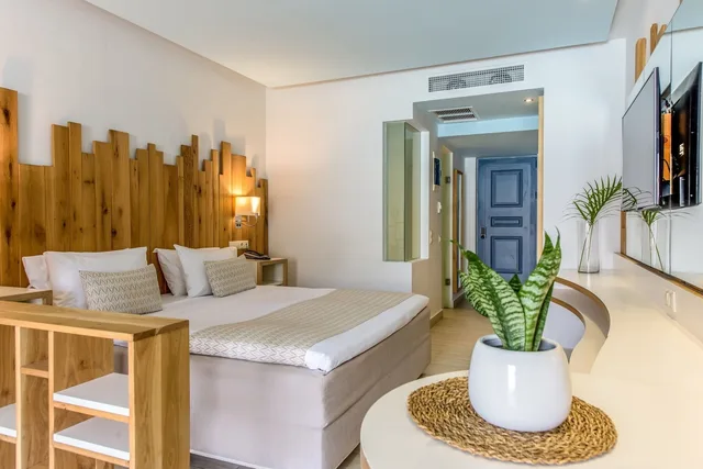 Junior Suite, King Bed, Sea View, Pool Access, Lyttos Beach Hotel 5/5