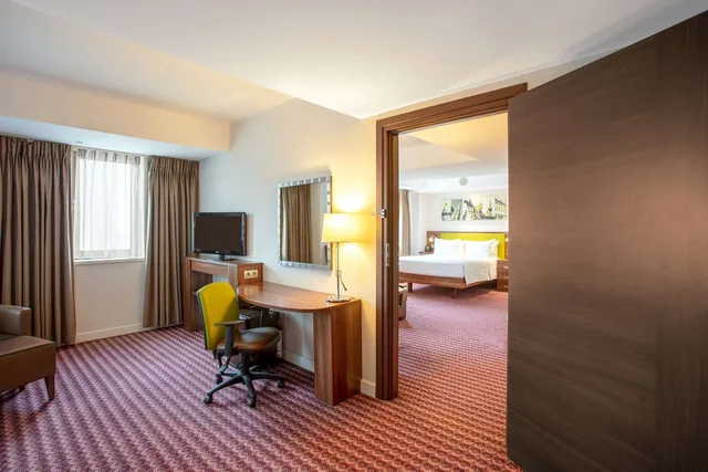 غرفة عائلية بسرير كوين، Hampton By Hilton Cluj Napoca 1/3
