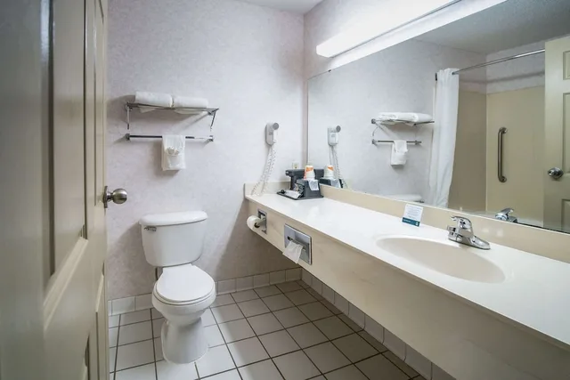 غرفة قياسية بسريرين كوين، Quality Inn Moore Oklahoma City 4/4