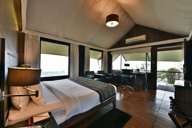 Resort, Camp, King Bed، Della Resorts 3/6
