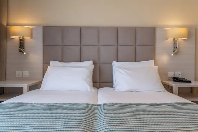 غرفة ديلوكس بسريرين منفصلين بشرفة، Maritim Antonine Hotel and Spa Malta 10/10