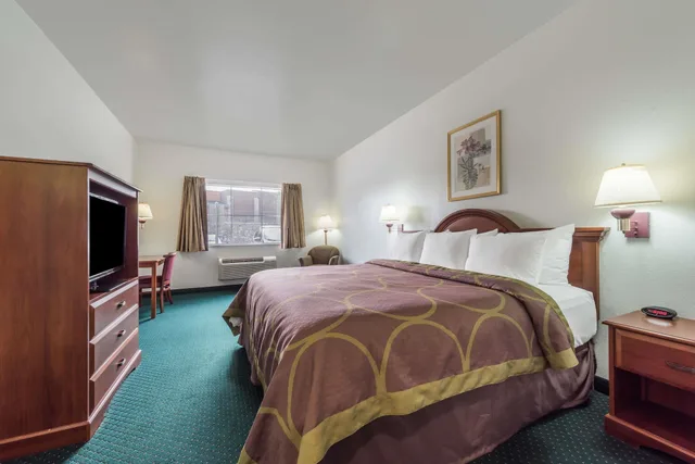 Standard, King Bed, Super 8 by Wyndham Weatherford 3/6