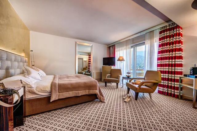 Deluxe, King Bed, Partial Lake View، Eden Roc 4/9
