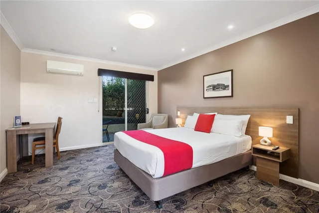 Upgrade, Queen Bed، Quality Hotel Bayswater 1/2