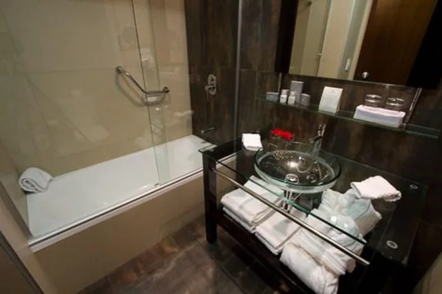 جناح، Regency Park Hotel 2/4