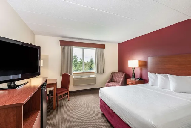 غرفة قياسية بسرير كوين لذوي الإعاقة، SureStay Plus Hotel by Best Western Litchfield 1/6