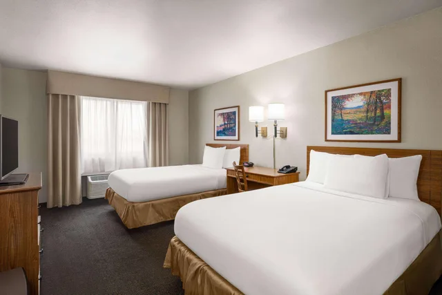 غرفة بسريرين مزدوجين، Travelodge by Wyndham Dexter 1/2