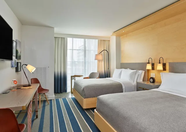 Deluxe, 2 Queen Beds, City View, Canopy Washington Dc - Bethesda North Md 1/2
