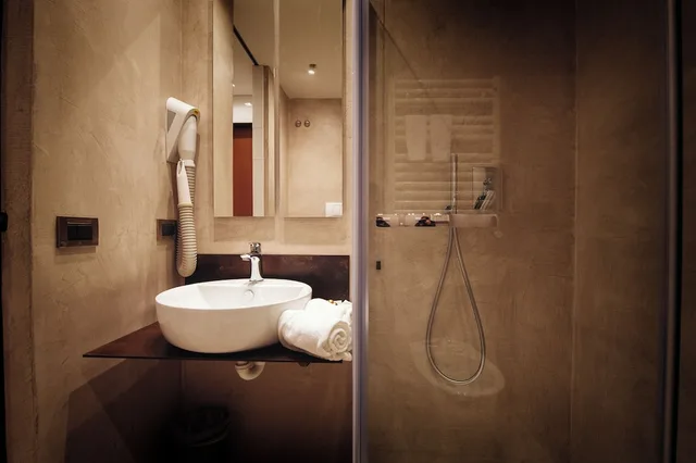 غرفة سوبيريور رباعية بسرير كوين وسريرين منفصلين، Hotel Gran Paradiso 3/3