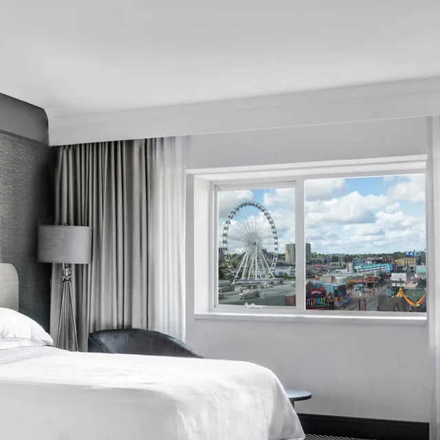 Room, King Bed, City View, Sheraton Fallsview Hotel 5/7
