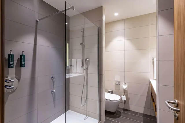 غرفة متصلة عائلية بسرير كينج، Hilton Garden Inn Tbilisi Chavchavadze 5/6