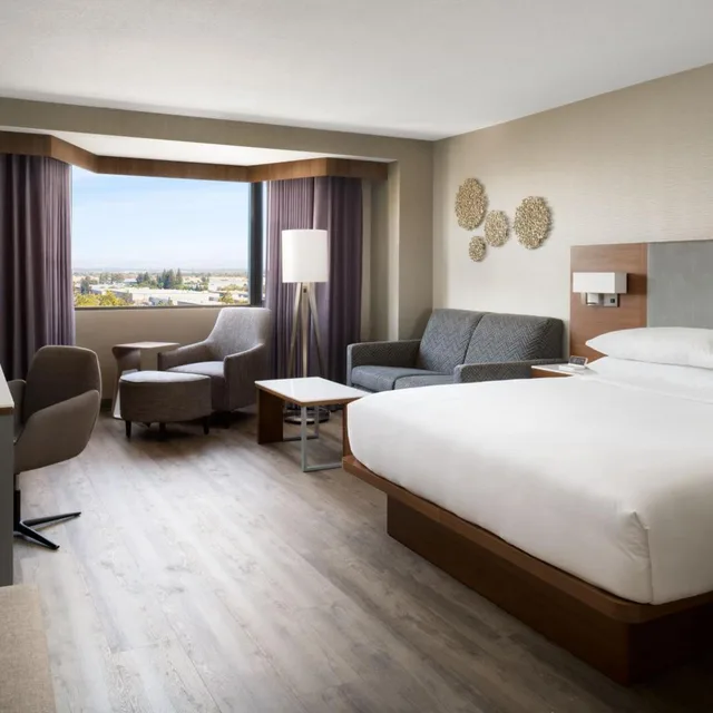 غرفة بسرير كينج مع أريكة، SACRAMENTO MARRIOTT RANCHO CORDOVA 1/9