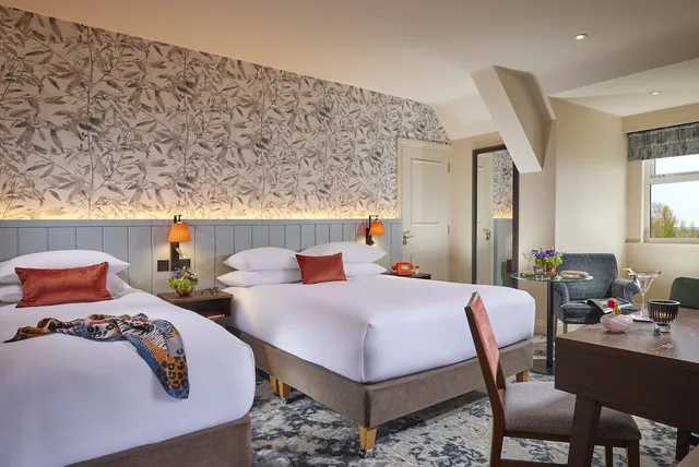 Classic, Twin Beds, Hodson Bay Hotel 1/2