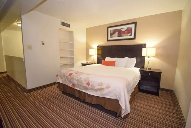 جناح استوديو بسرير كوين، Hawthorn Extended Stay by Wyndham Richardson 1/2