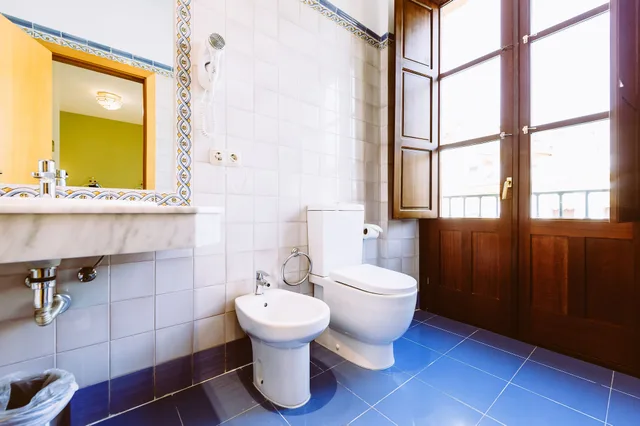 غرفة بسريرين منفصلين بإطلالة على المدينة بشرفة، Basic Hotel Dona Manuela 4/4