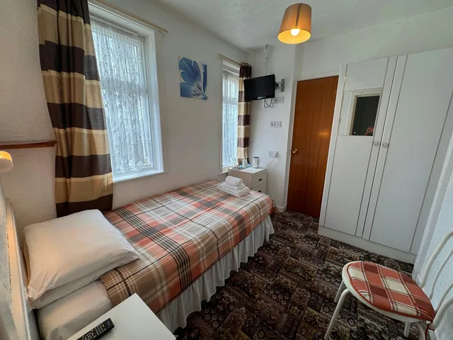 Standard Single Room, RideSide Hotel, next to Pleasure Beach Blackpool 2/7