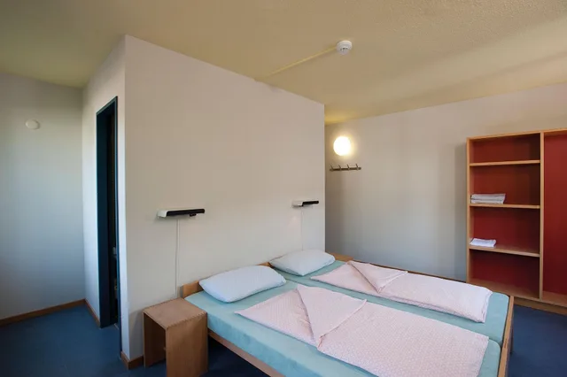 غرفة قياسية بسرير مزدوج بحمام خاص، Zurich Youth Hostel 2/3