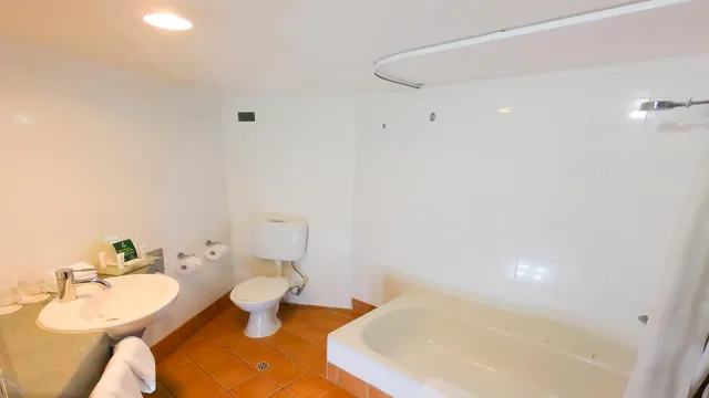 غرفة بسرير كوين، Holiday Inn Port Moresby 2/2