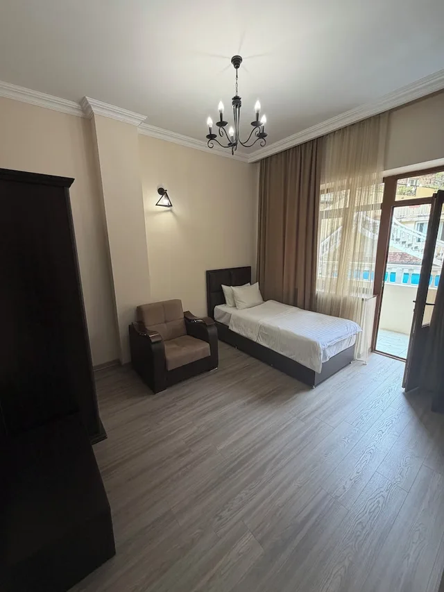غرفة ثلاثية بثلاثة أسرّة، Capital Hotel 2/6