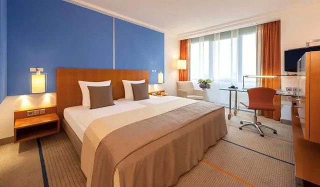 Deluxe, Double Bed, Sunday Hotel Main Taunus Frankfurt/Sulzbach 1/2