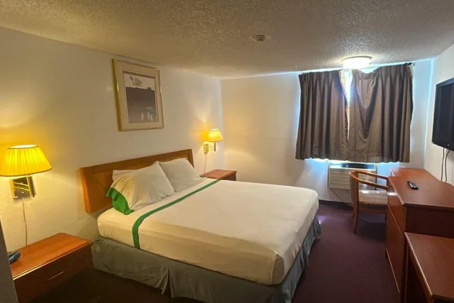 Room, Queen Bed, WAFIFE GuestHouse Fife 2/10