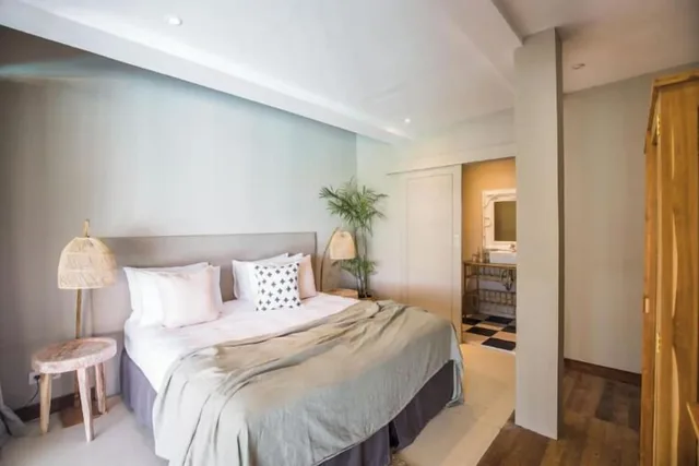 Room, Queen Bed, Pool View, Bloomfield Umalas 5/10