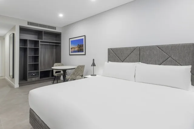 Mini, Studio, King Bed، Meriton Suites Melbourne 1/6